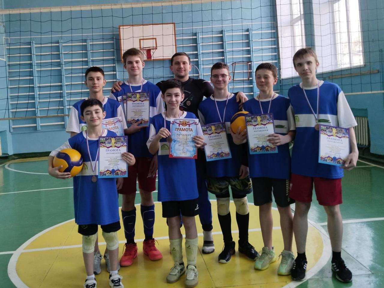 Бобровские волейболисты взяли бронзу.
